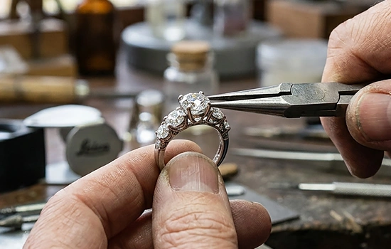 professional-jewelry-repair-bench